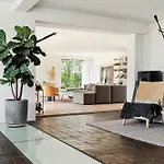 Architectural Simplicity With Vast Views