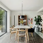 Architectural Simplicity With Vast Views *