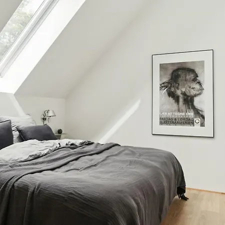 Architectural Simplicity With Vast Views Malling