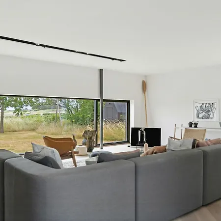 Architectural Simplicity With Vast Views Дом отдыха