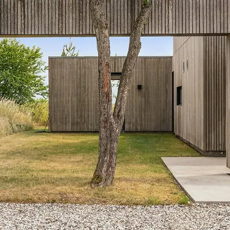 Nyaraló Architectural Simplicity With Vast Views *