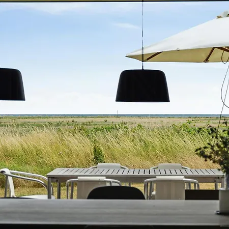 Architectural Simplicity With Vast Views *
