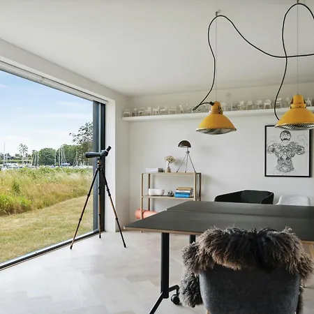 Architectural Simplicity With Vast Views * Malling
