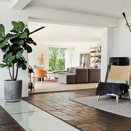 Architectural Simplicity With Vast Views