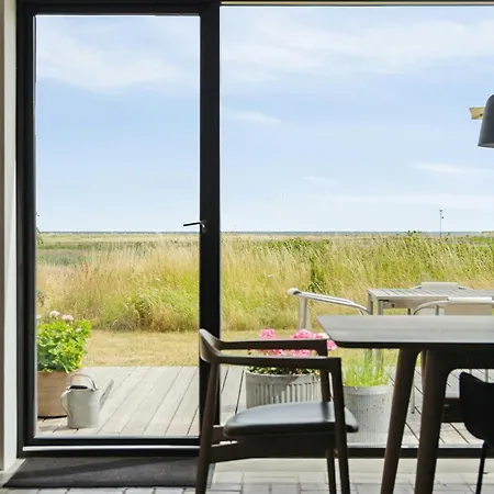 Architectural Simplicity With Vast Views Дом отдыха