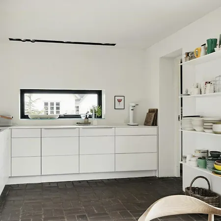 Architectural Simplicity With Vast Views Malling