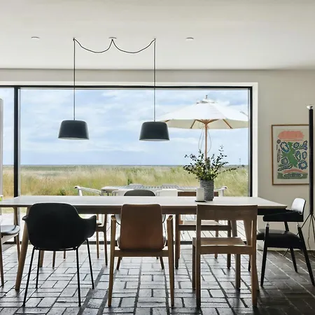 Architectural Simplicity With Vast Views Дом отдыха
