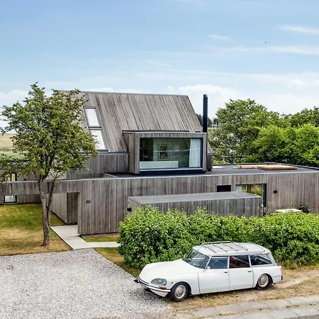 Architectural Simplicity With Vast Views Nyaraló *