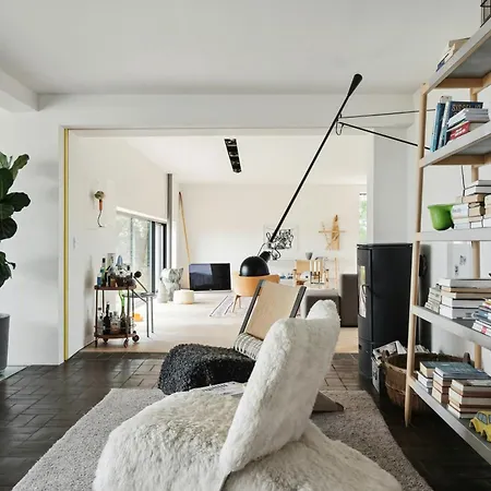 Дом отдыха Architectural Simplicity With Vast Views Malling